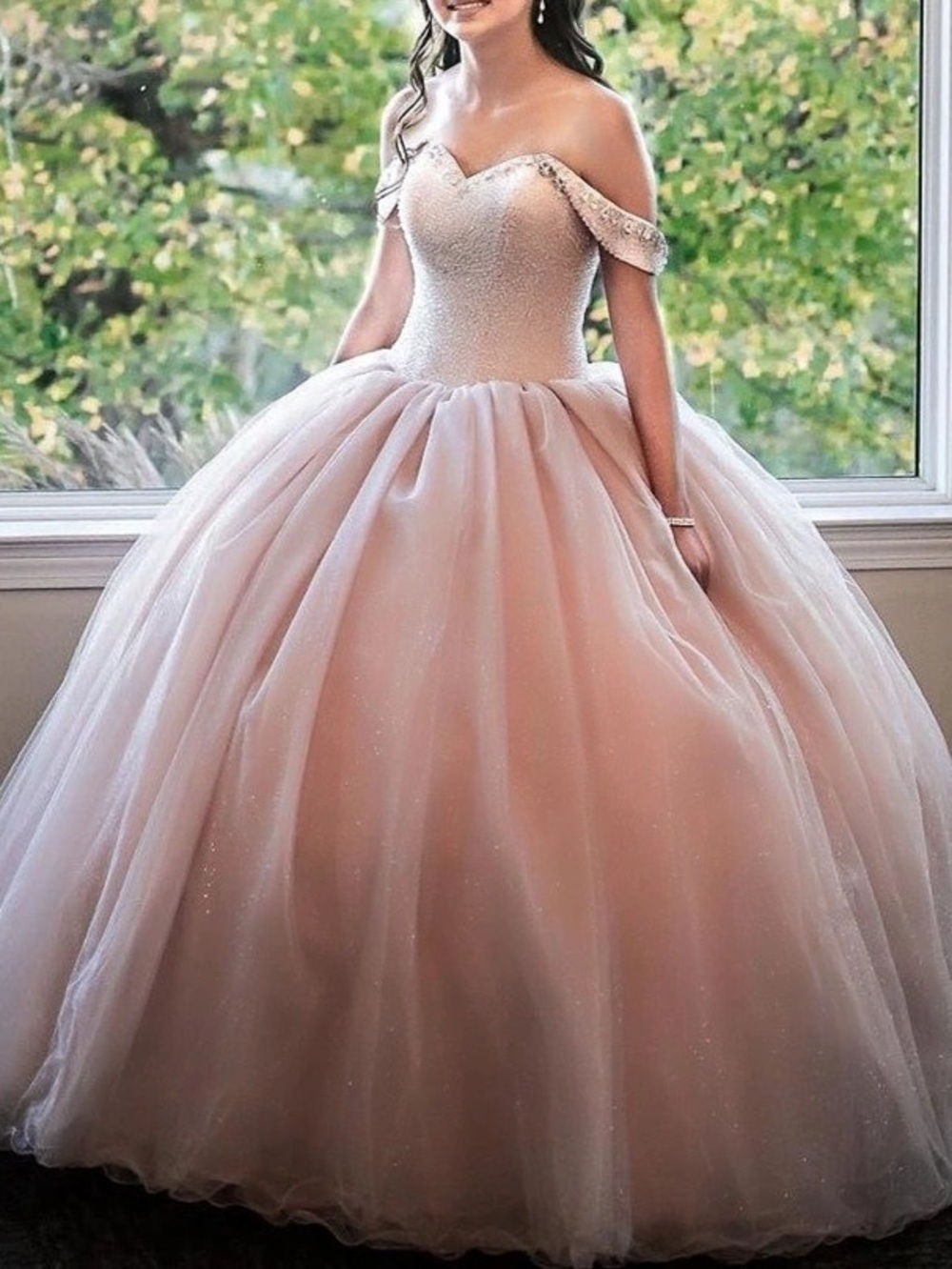 🌸✨Light Pink Off-Shoulder Quinceñera Gown✨🌸 . Worn once (like new).